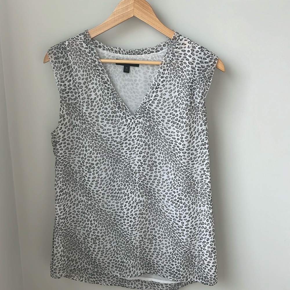 Banana Republic Women’s sleeveless blouse